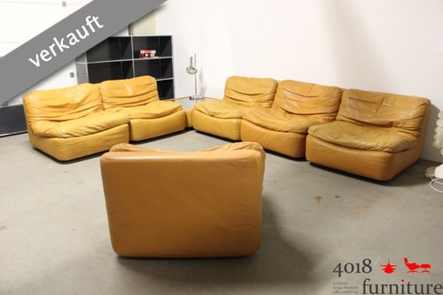 COR Dreipunkt Sofagruppe mit 6 Elementen und Tisch